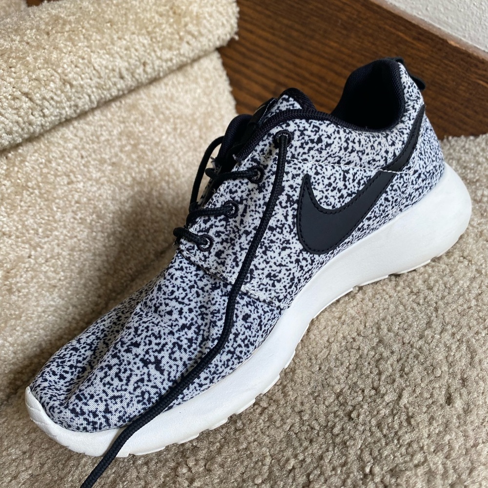 Nike Roche Run Black Speckle Size 7 Shoe